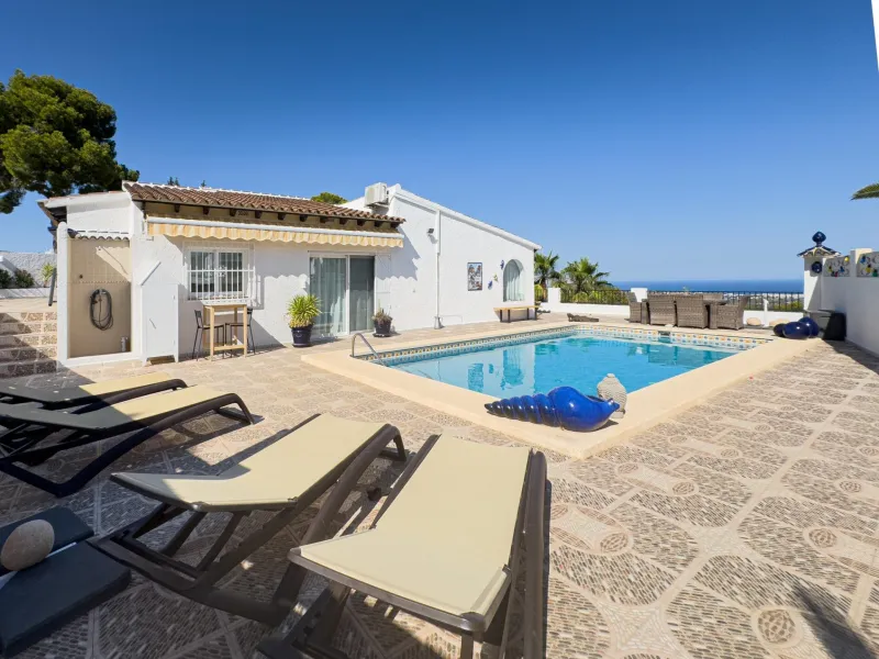 Beautiful villa with panoramic sea views in La Nucia