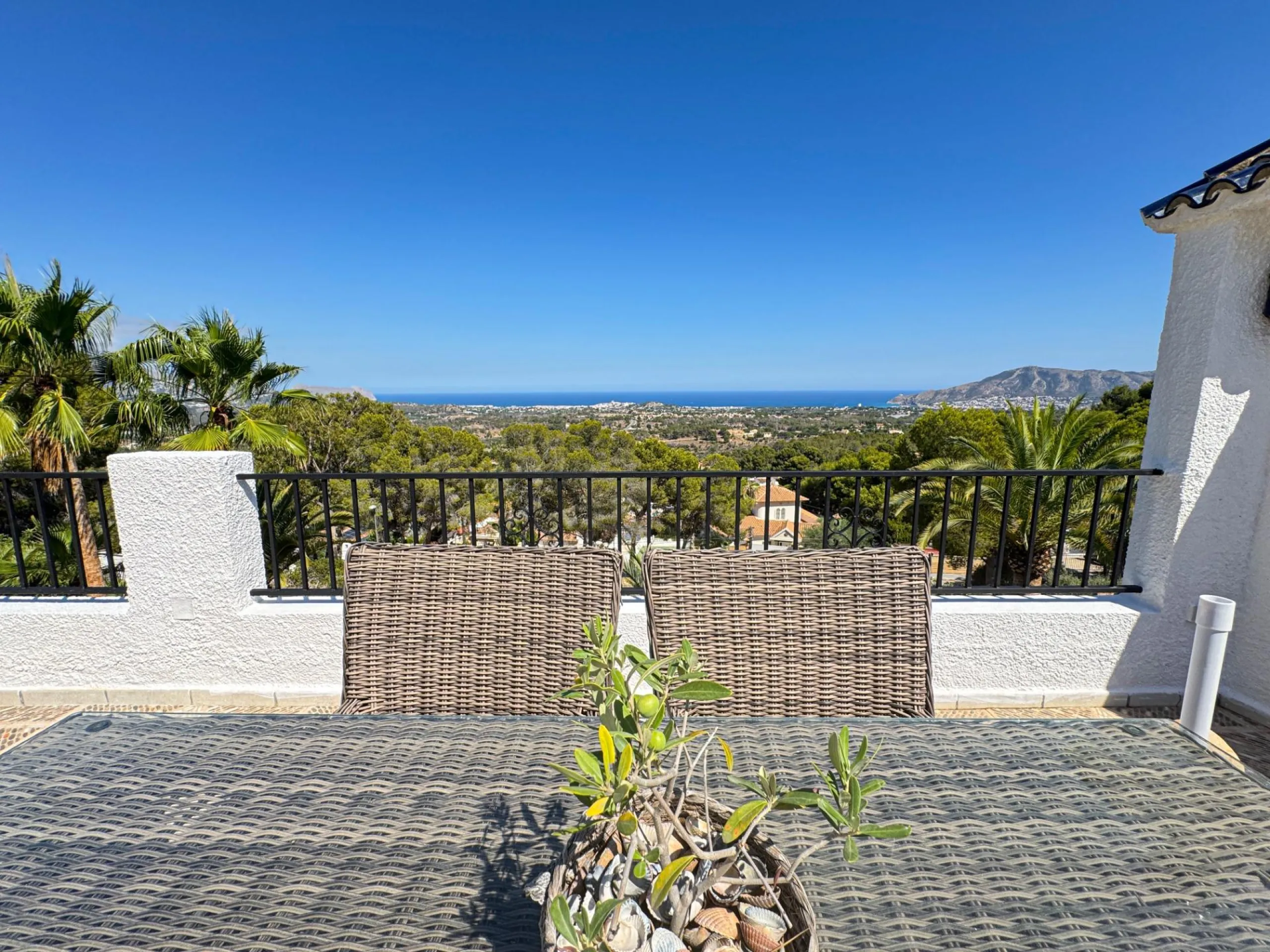 Beautiful villa with panoramic sea views in La Nucia