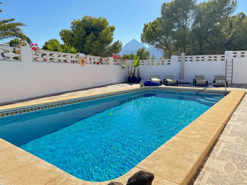 Beautiful villa with panoramic sea views in La Nucia
