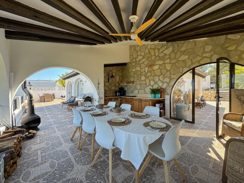 Beautiful villa with panoramic sea views in La Nucia
