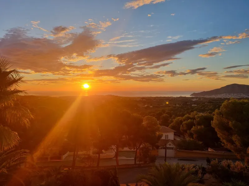 Beautiful villa with panoramic sea views in La Nucia