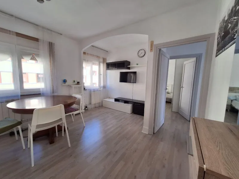 Piso de 3 habitaciones en Langreo — luminoso y en buen estado