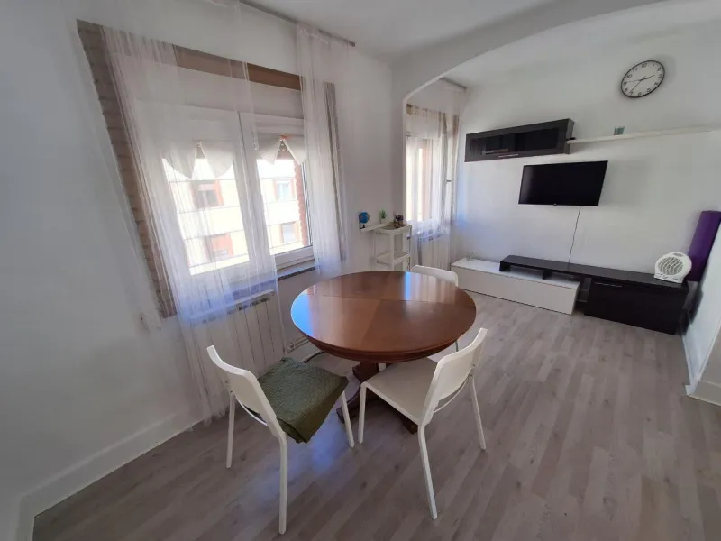Piso de 3 habitaciones en Langreo — luminoso y en buen estado