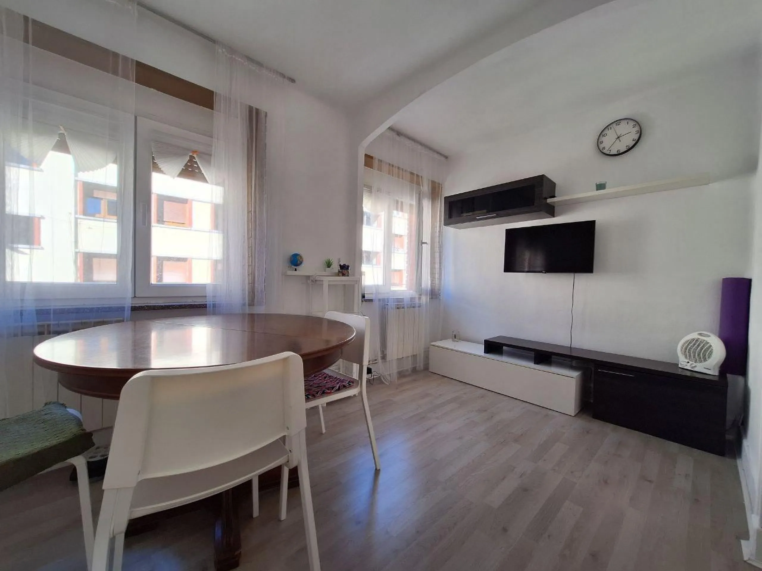 Piso de 3 habitaciones en Langreo — luminoso y en buen estado