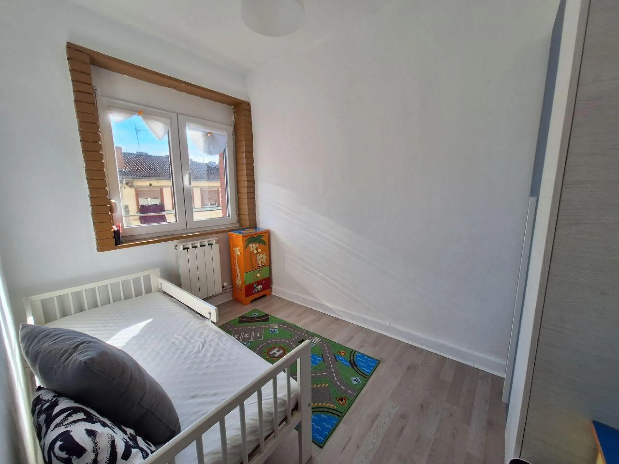 Piso de 3 habitaciones en Langreo — luminoso y en buen estado