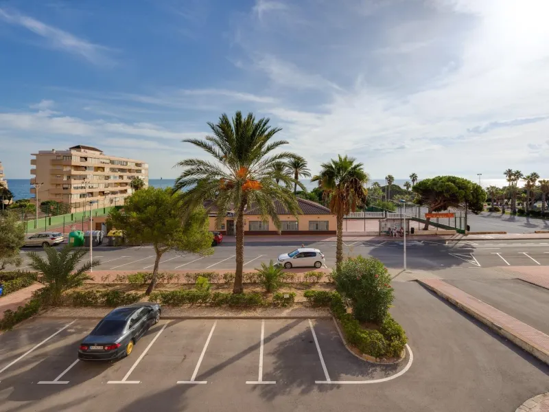 REFORMADO APARTAMENTO DE 2 HABITACIONES A ESCASOS METROS DEL MAR