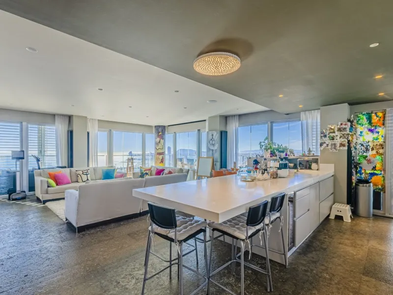 High-Rise Apartment with Terrace and Panoramic Views in Diagonal Mar, Barcelona