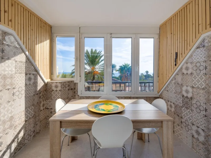 REFORMADO APARTAMENTO DE 2 HABITACIONES A ESCASOS METROS DEL MAR