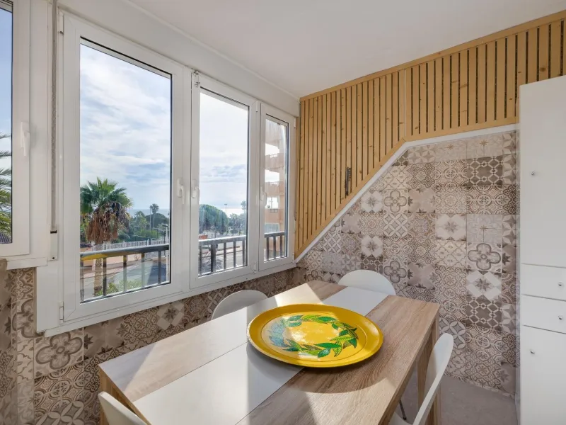REFORMADO APARTAMENTO DE 2 HABITACIONES A ESCASOS METROS DEL MAR