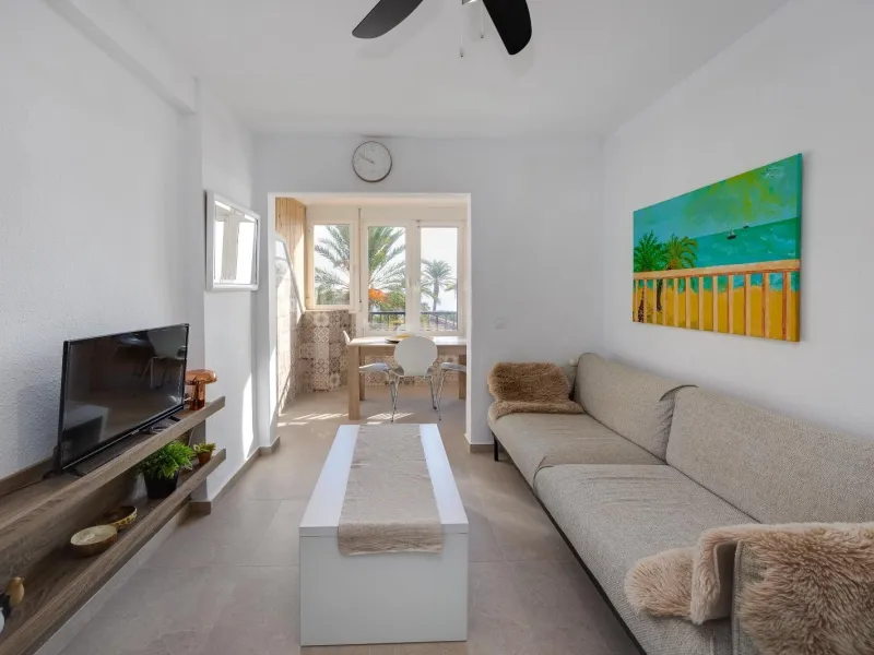 REFORMADO APARTAMENTO DE 2 HABITACIONES A ESCASOS METROS DEL MAR