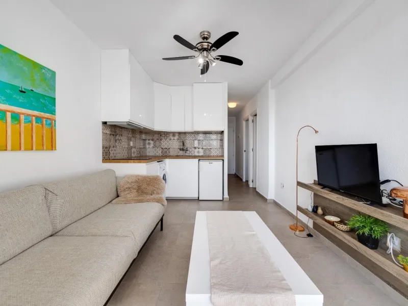 REFORMADO APARTAMENTO DE 2 HABITACIONES A ESCASOS METROS DEL MAR