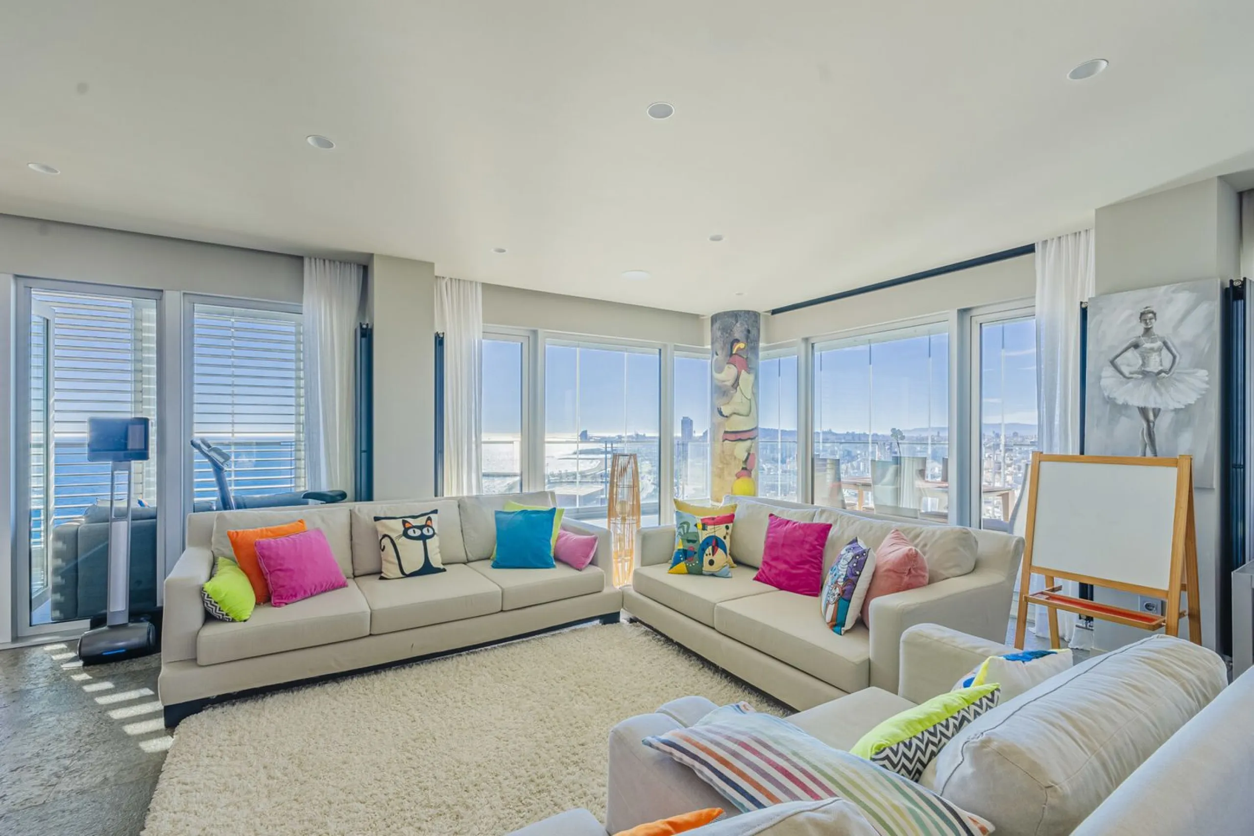 High-Rise Apartment with Terrace and Panoramic Views in Diagonal Mar, Barcelona