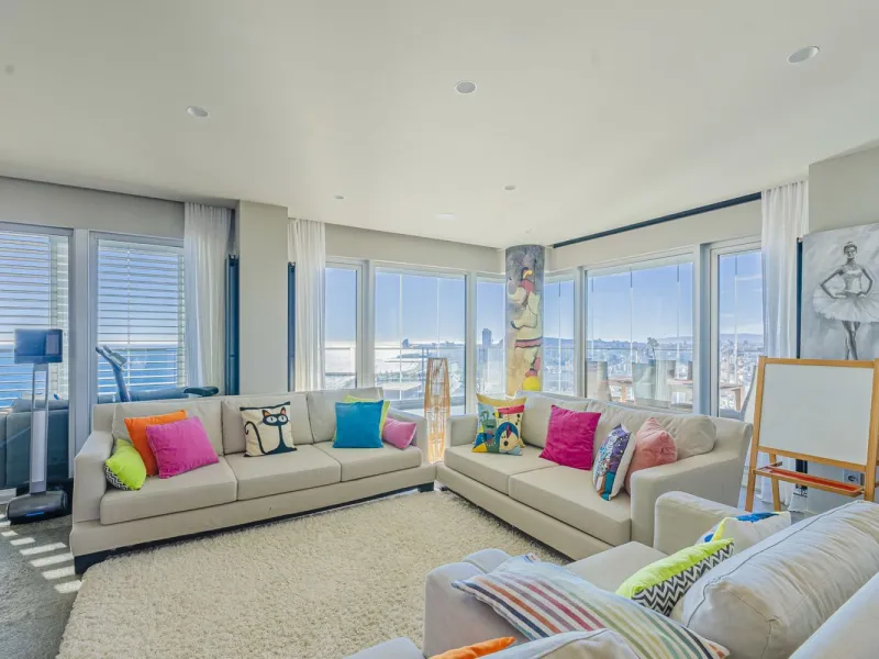 High-Rise Apartment with Terrace and Panoramic Views in Diagonal Mar, Barcelona