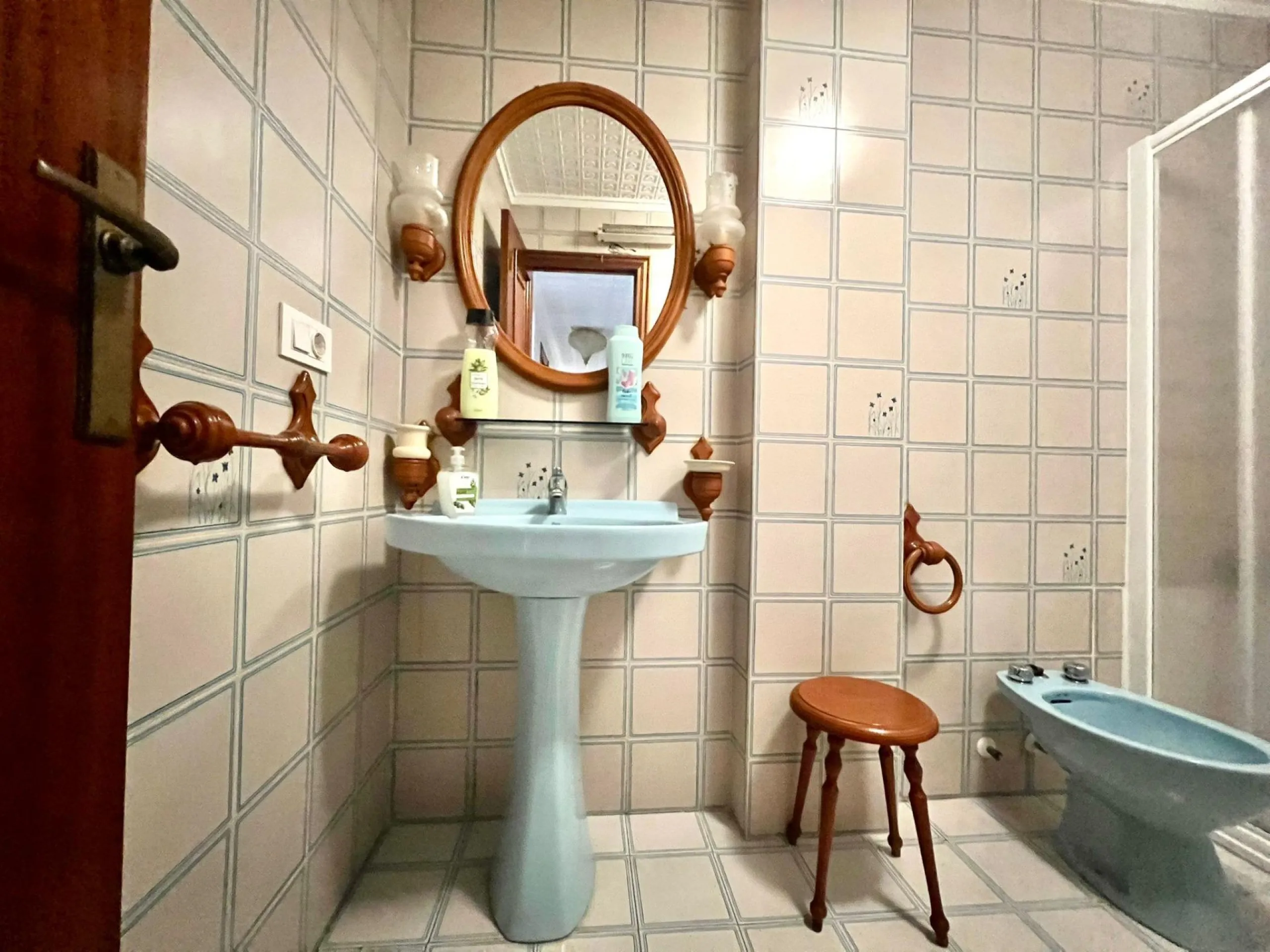 3 BEDROOM, 1 BATHROOM AND 1 TOILET APARTMENT WITH SEA VIEWS