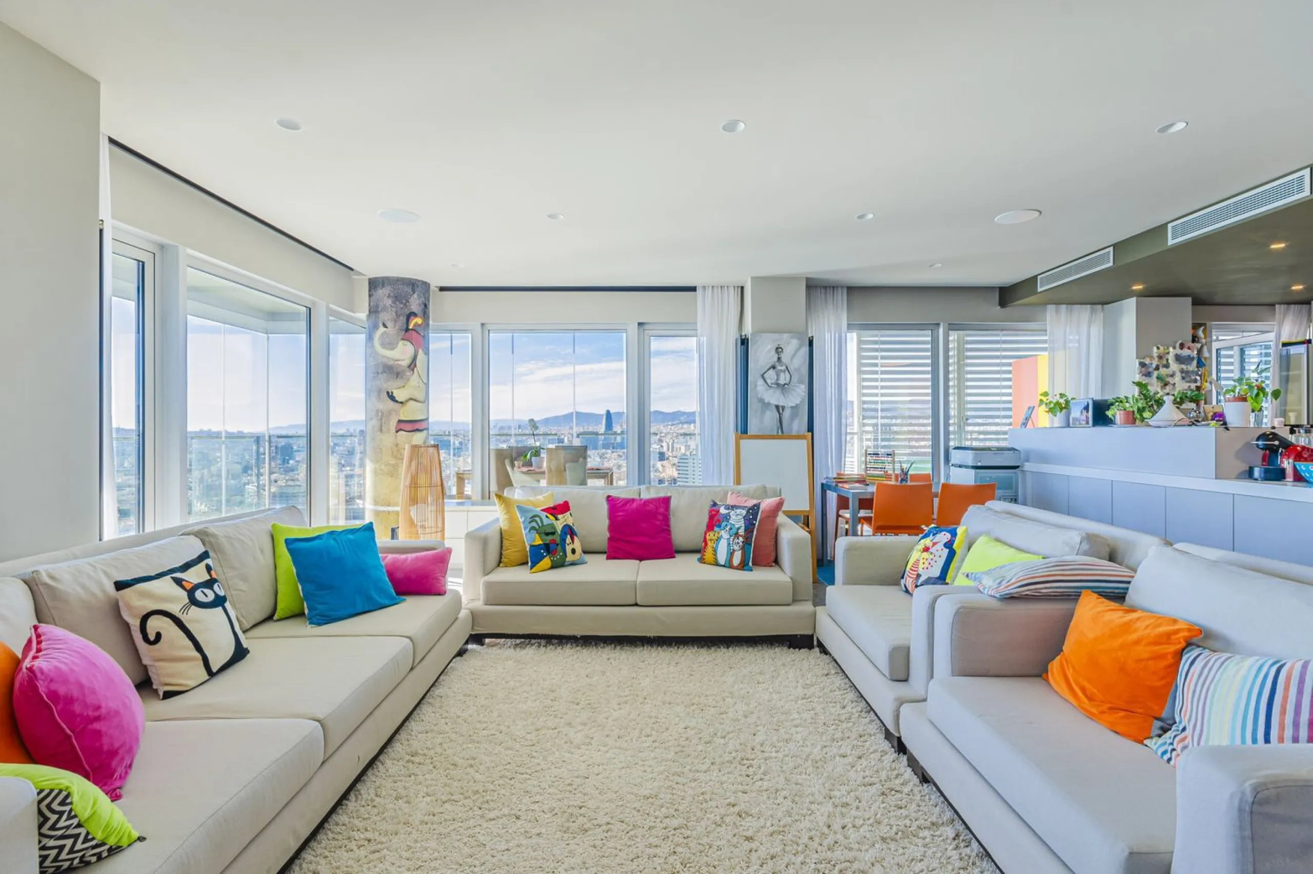 High-Rise Apartment with Terrace and Panoramic Views in Diagonal Mar, Barcelona