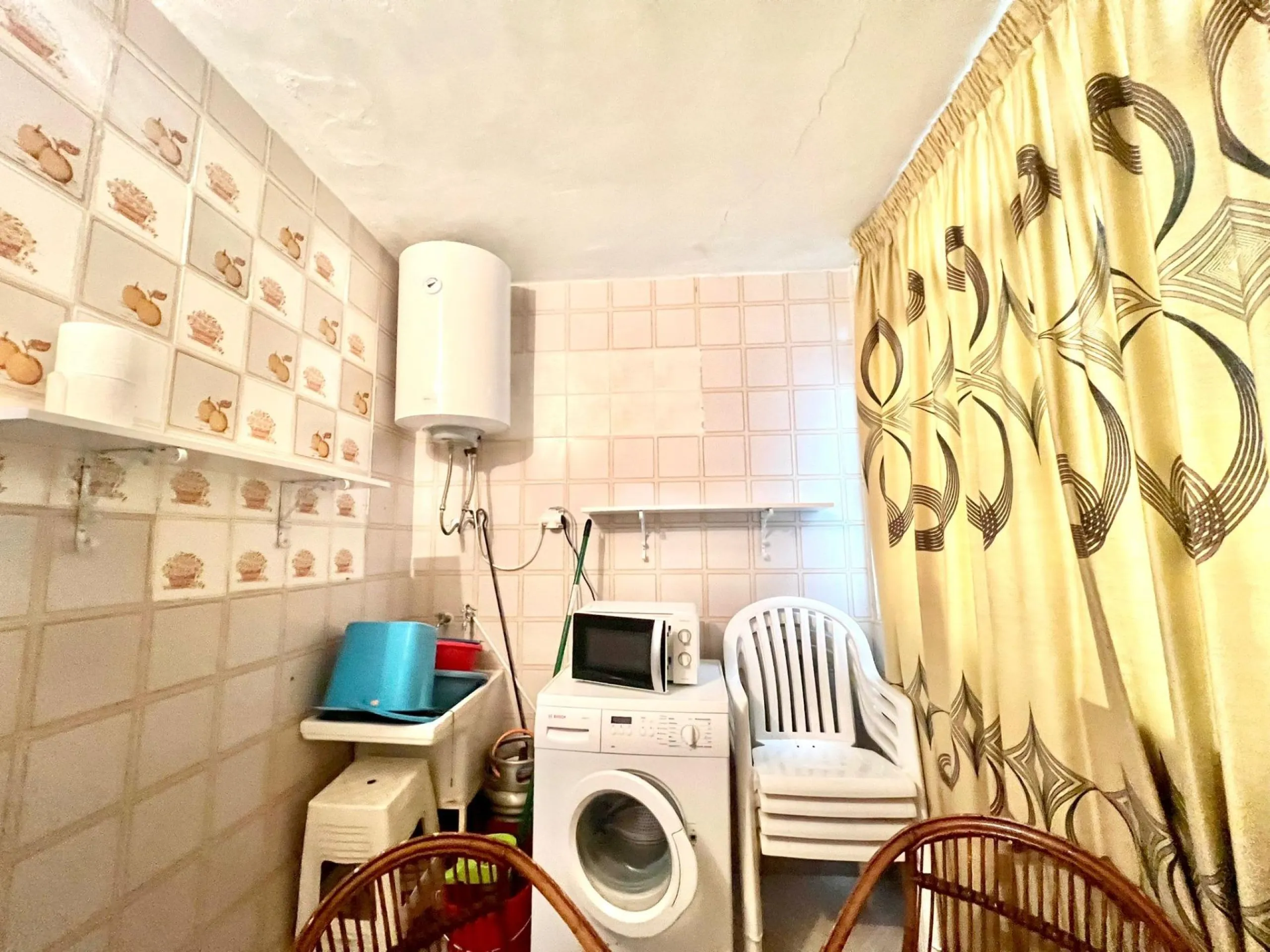 3 BEDROOM, 1 BATHROOM AND 1 TOILET APARTMENT WITH SEA VIEWS