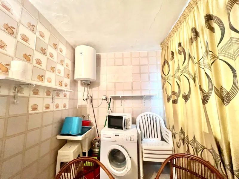 3 BEDROOM, 1 BATHROOM AND 1 TOILET APARTMENT WITH SEA VIEWS