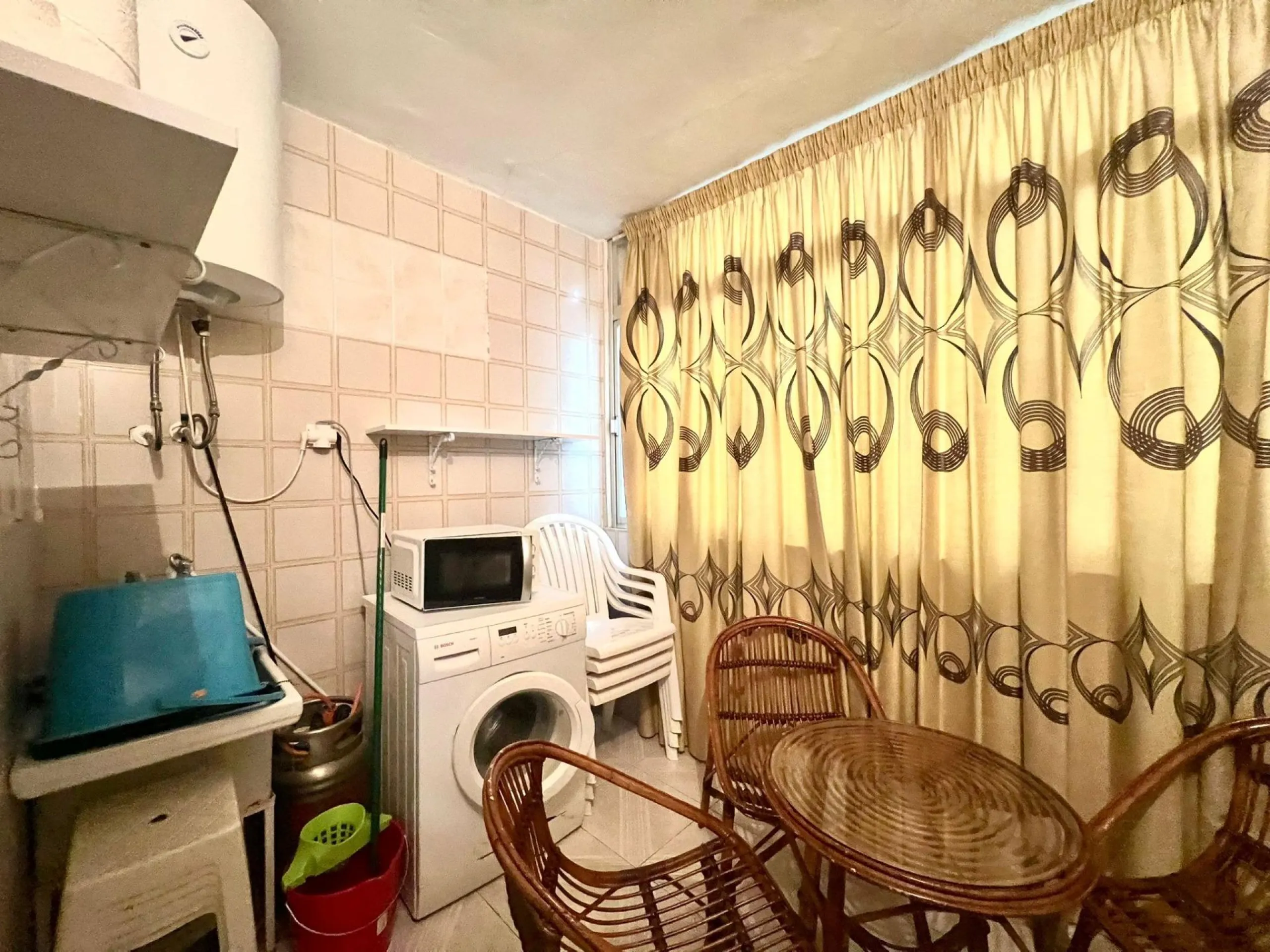 3 BEDROOM, 1 BATHROOM AND 1 TOILET APARTMENT WITH SEA VIEWS