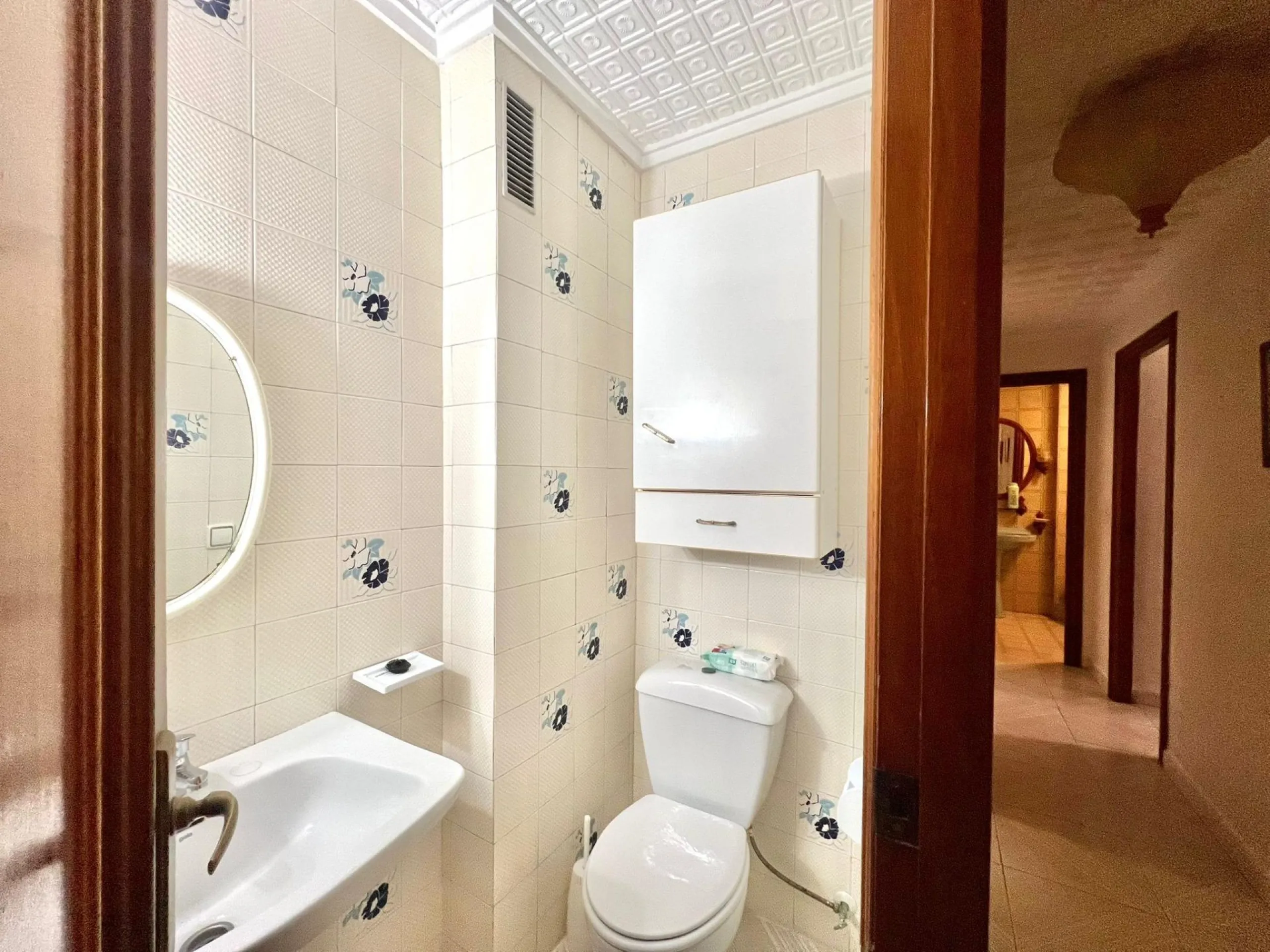 3 BEDROOM, 1 BATHROOM AND 1 TOILET APARTMENT WITH SEA VIEWS