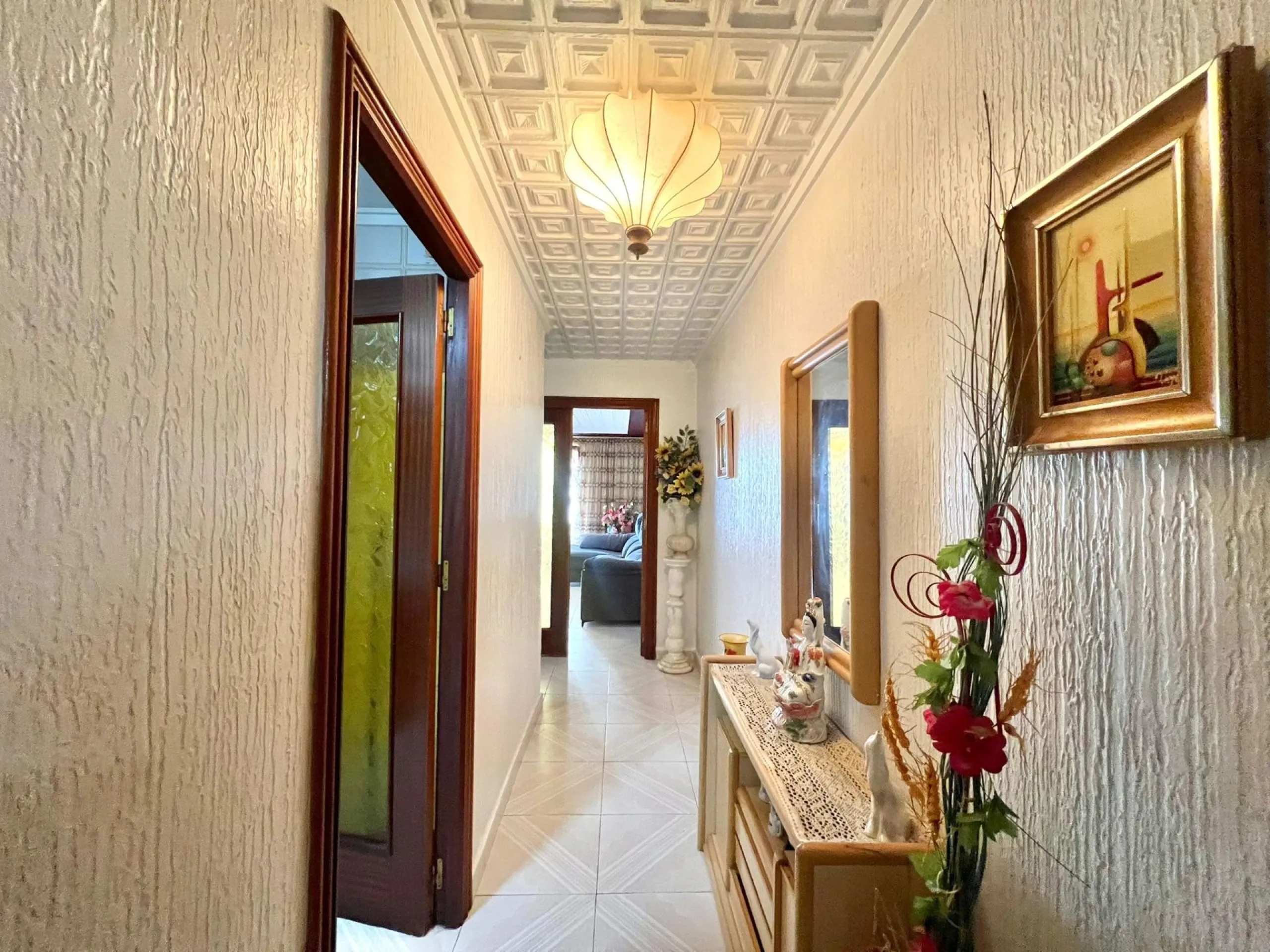 3 BEDROOM, 1 BATHROOM AND 1 TOILET APARTMENT WITH SEA VIEWS