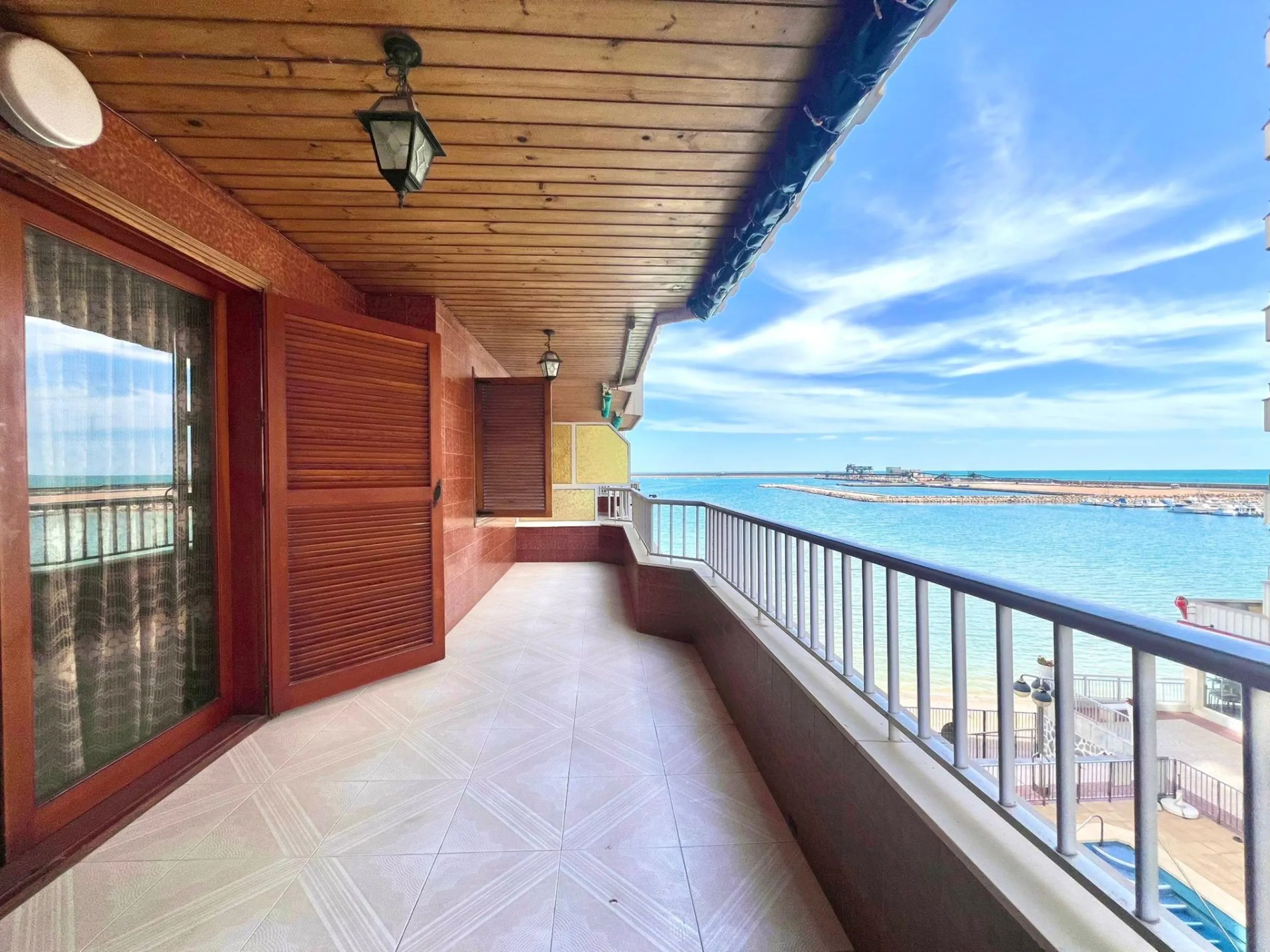 3 BEDROOM, 1 BATHROOM AND 1 TOILET APARTMENT WITH SEA VIEWS