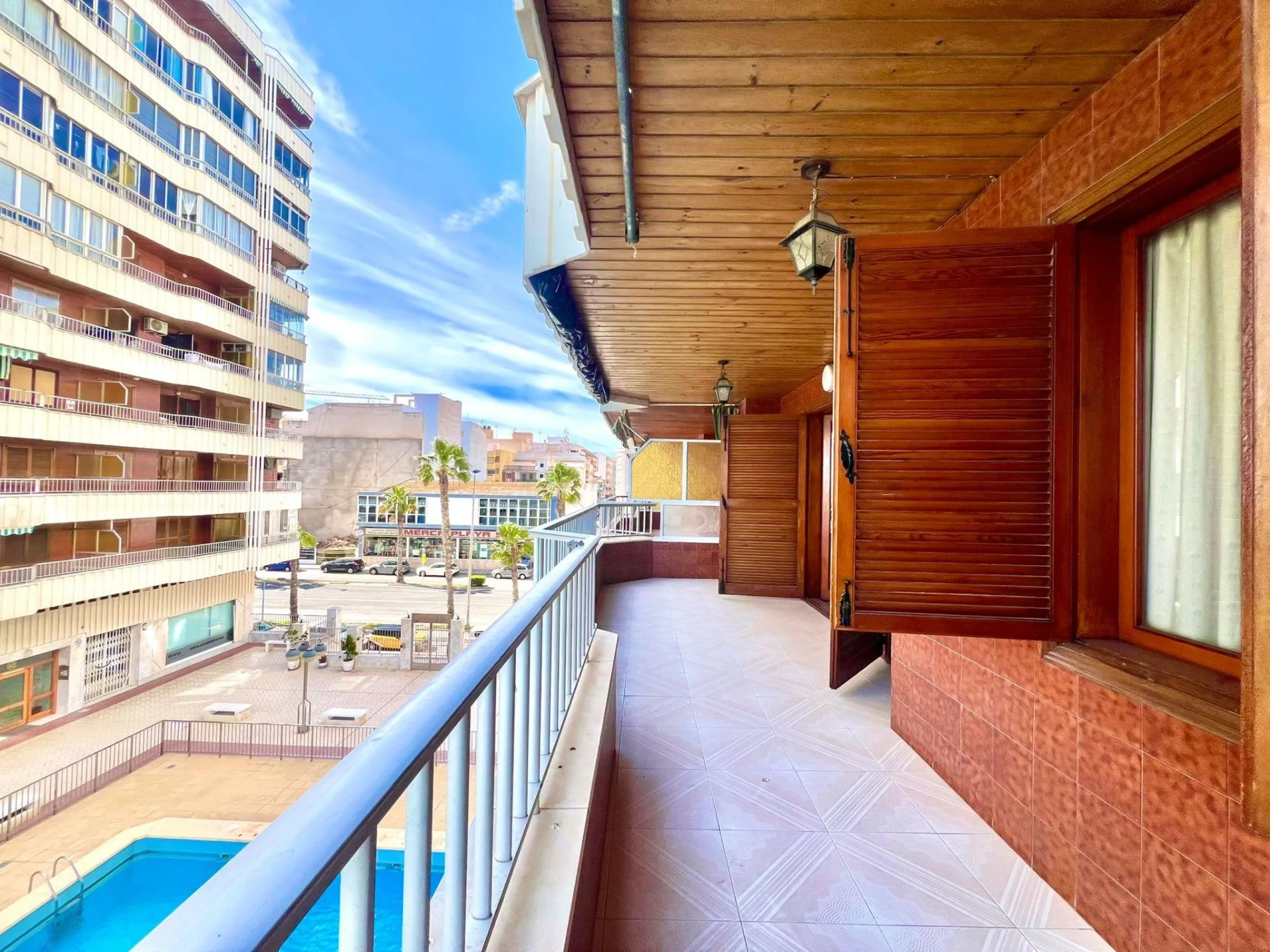 3 BEDROOM, 1 BATHROOM AND 1 TOILET APARTMENT WITH SEA VIEWS