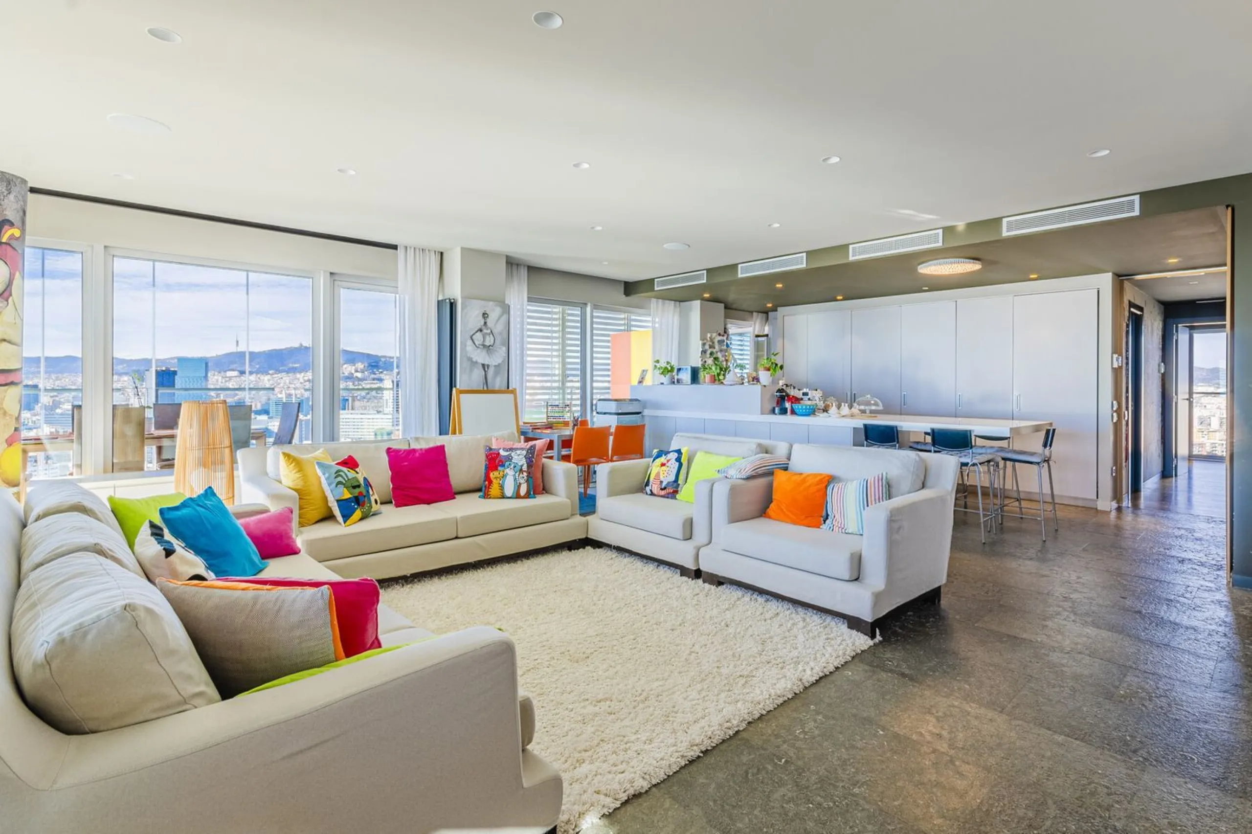 High-Rise Apartment with Terrace and Panoramic Views in Diagonal Mar, Barcelona