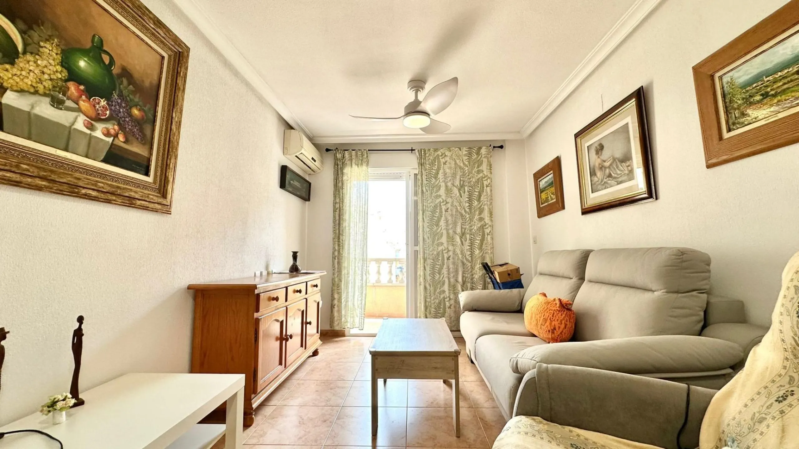 2 BEDROOM 1 BATHROOM APARTMENT WITH GARAGE IN THE CENTER OF TORREVIEJA