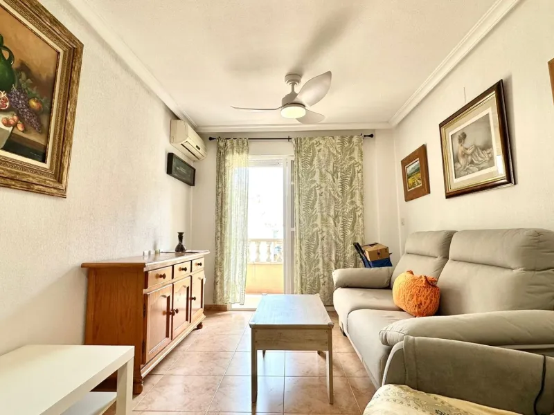 2 BEDROOM 1 BATHROOM APARTMENT WITH GARAGE IN THE CENTER OF TORREVIEJA