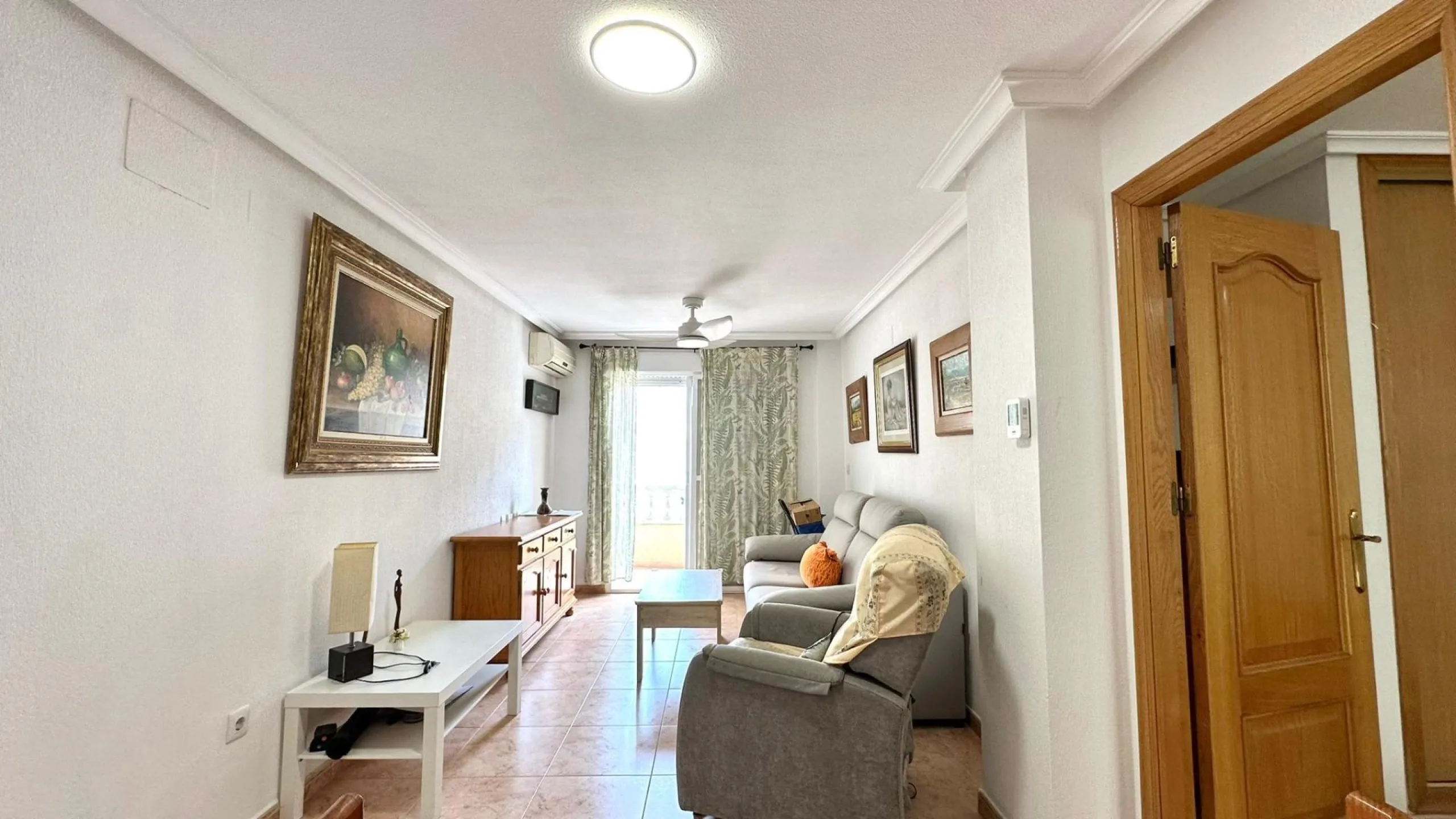 2 BEDROOM 1 BATHROOM APARTMENT WITH GARAGE IN THE CENTER OF TORREVIEJA