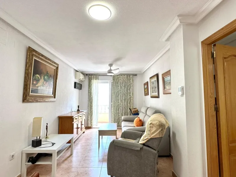 2 BEDROOM 1 BATHROOM APARTMENT WITH GARAGE IN THE CENTER OF TORREVIEJA