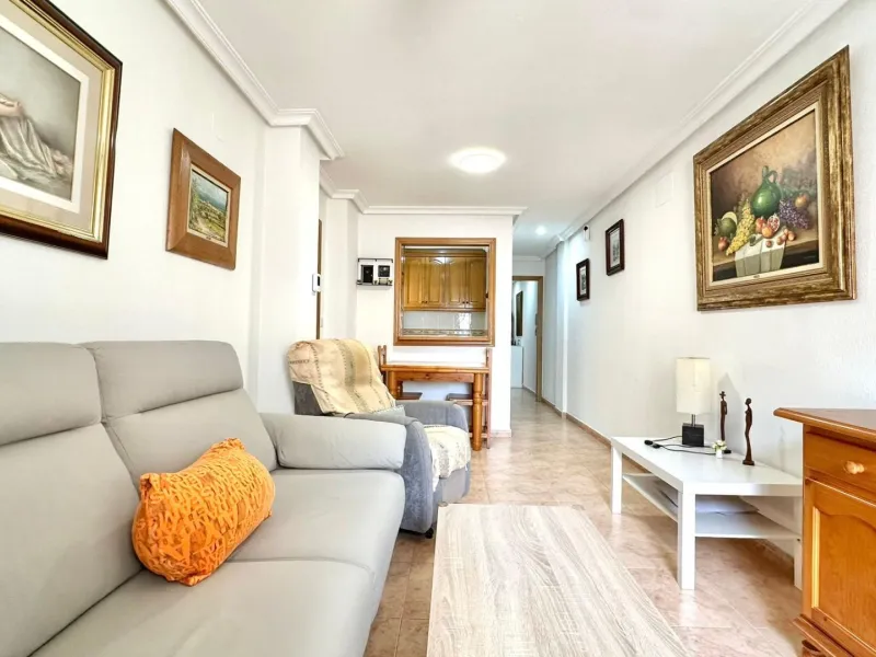 2 BEDROOM 1 BATHROOM APARTMENT WITH GARAGE IN THE CENTER OF TORREVIEJA
