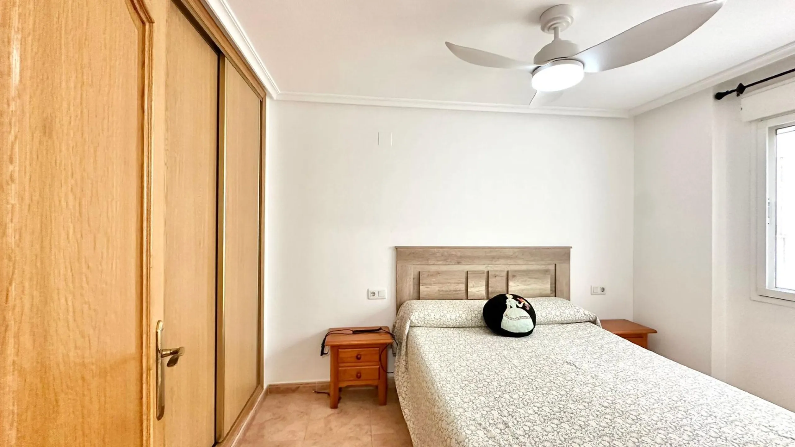 2 BEDROOM 1 BATHROOM APARTMENT WITH GARAGE IN THE CENTER OF TORREVIEJA