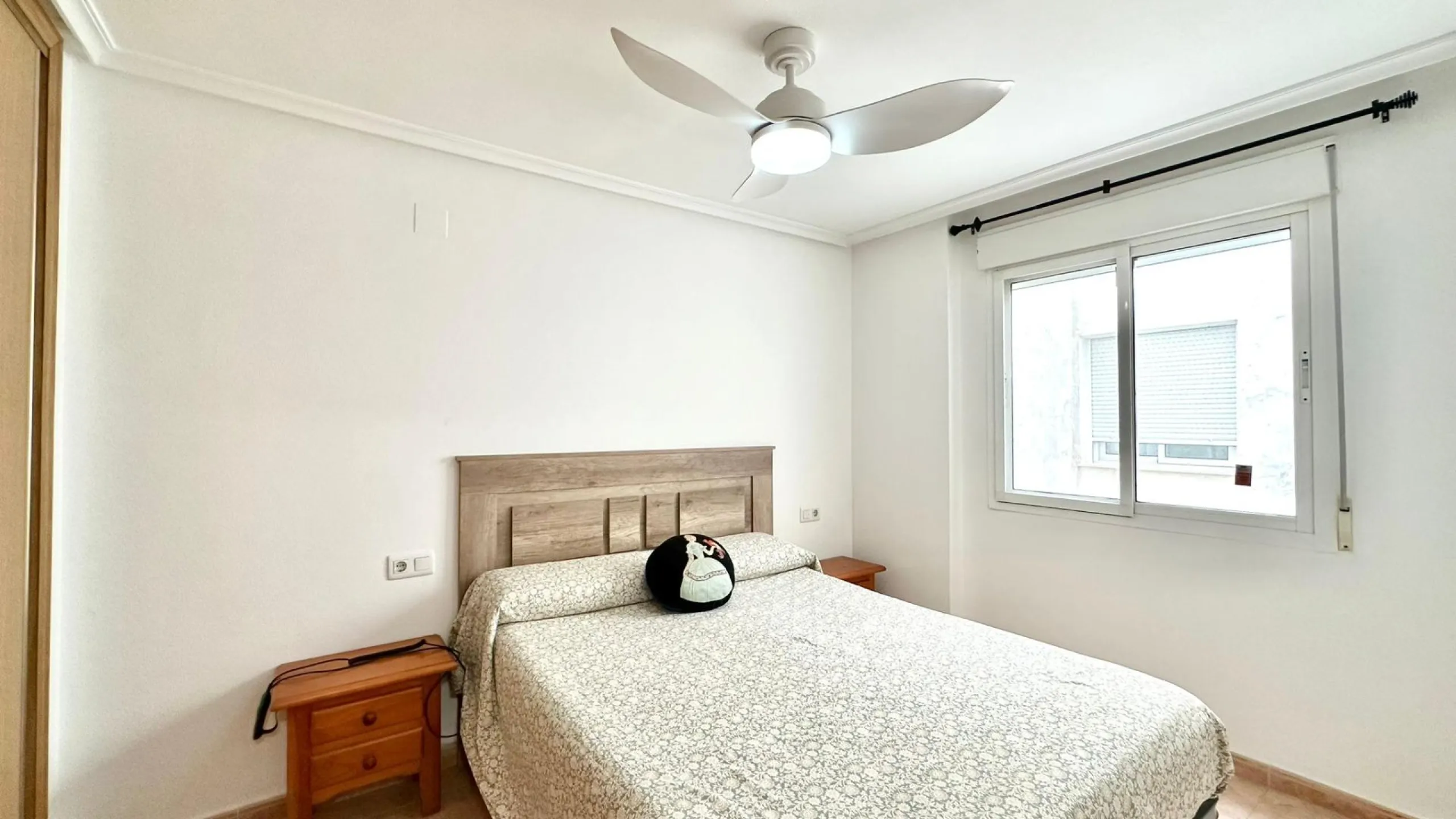 2 BEDROOM 1 BATHROOM APARTMENT WITH GARAGE IN THE CENTER OF TORREVIEJA
