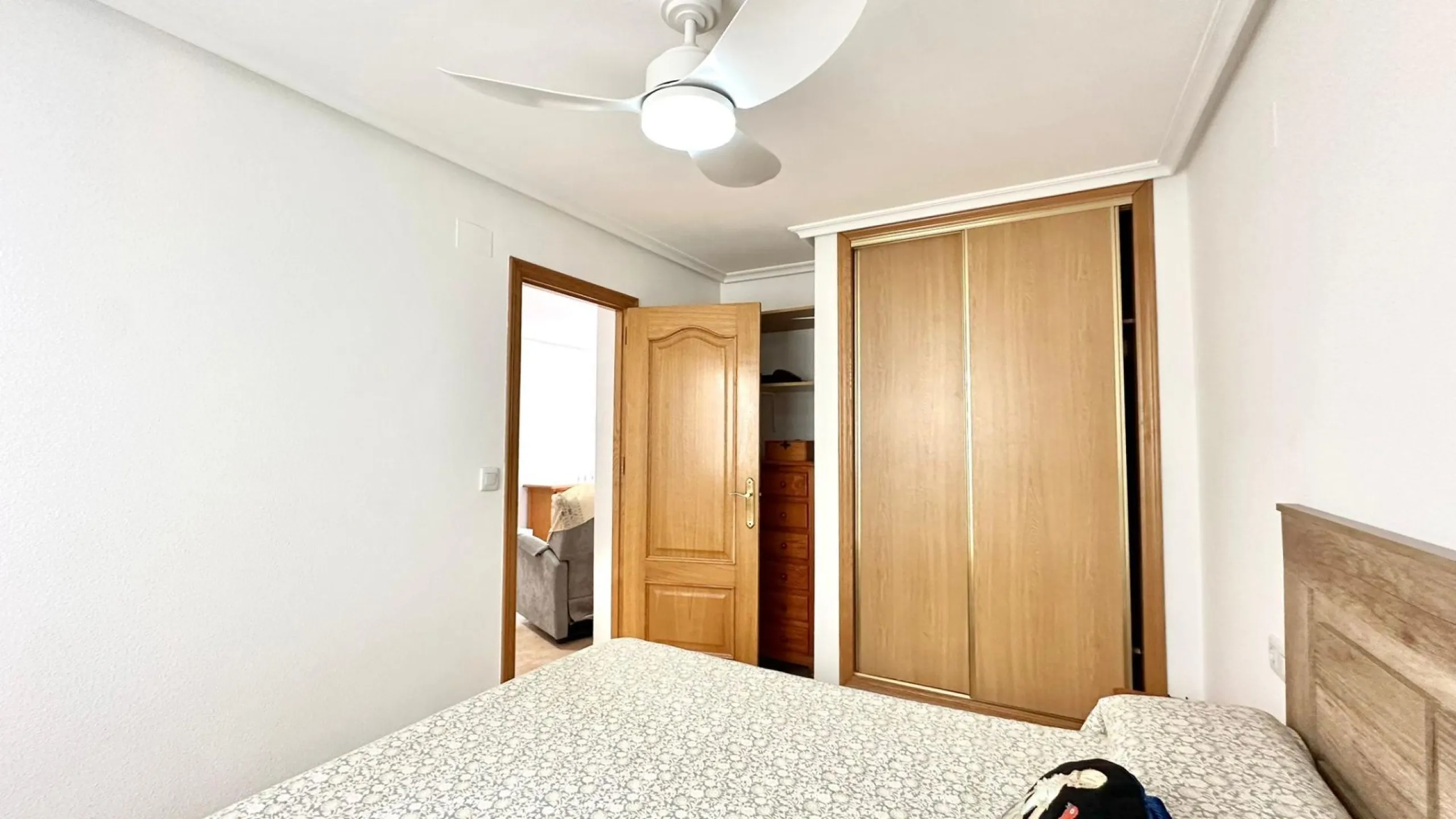 2 BEDROOM 1 BATHROOM APARTMENT WITH GARAGE IN THE CENTER OF TORREVIEJA