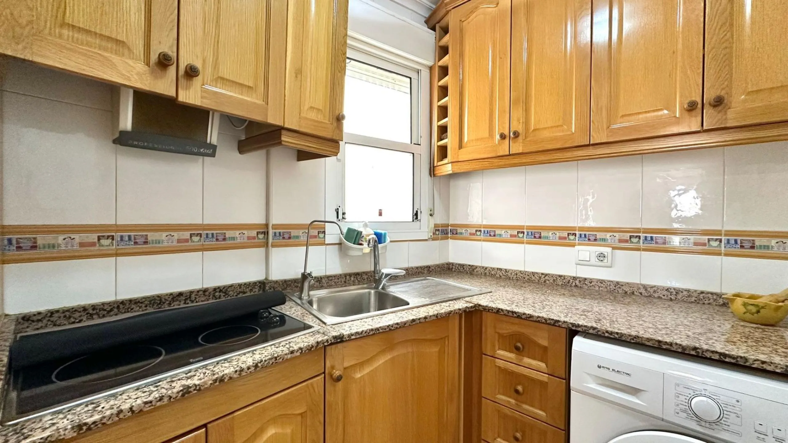 2 BEDROOM 1 BATHROOM APARTMENT WITH GARAGE IN THE CENTER OF TORREVIEJA