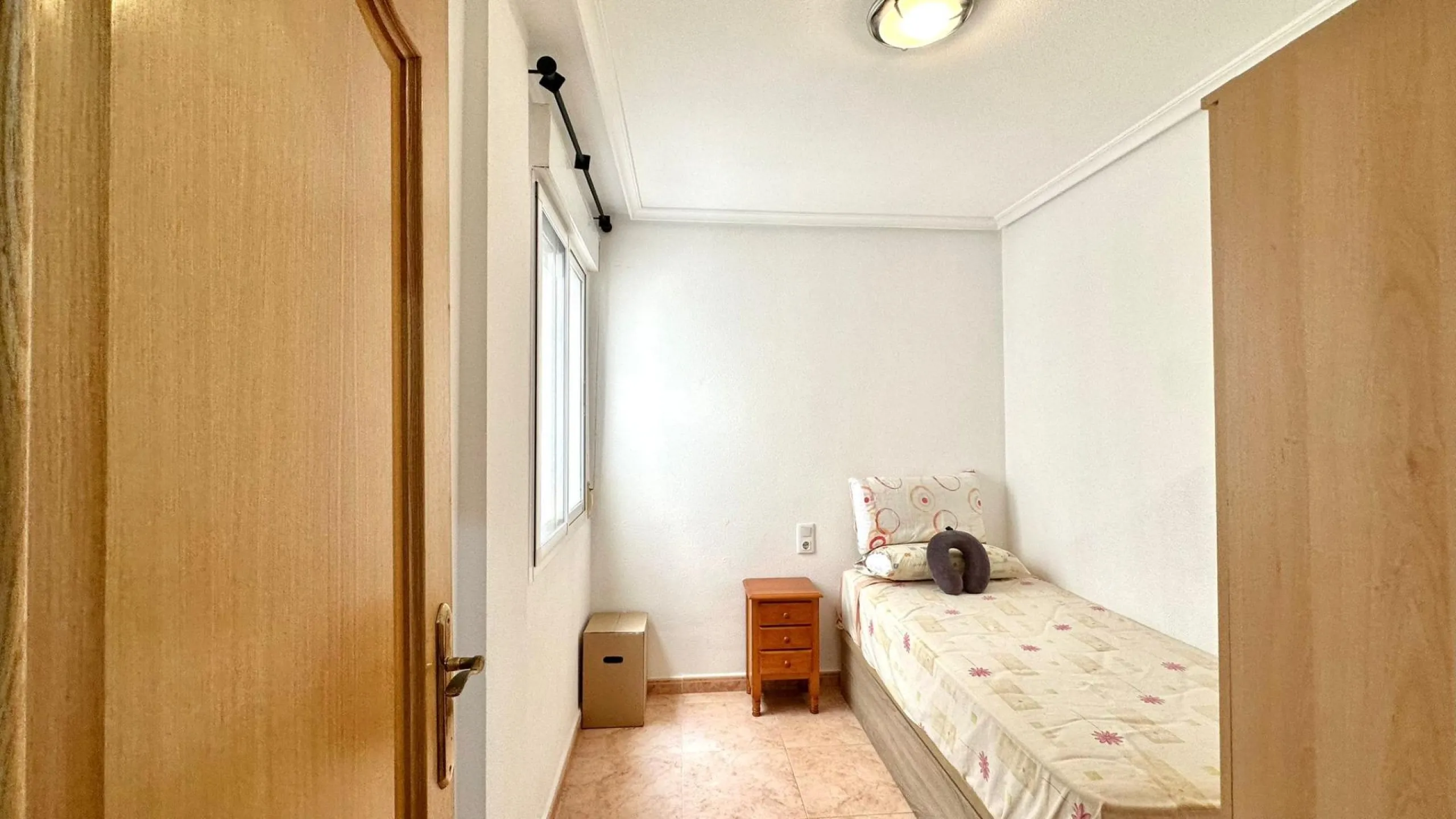 2 BEDROOM 1 BATHROOM APARTMENT WITH GARAGE IN THE CENTER OF TORREVIEJA