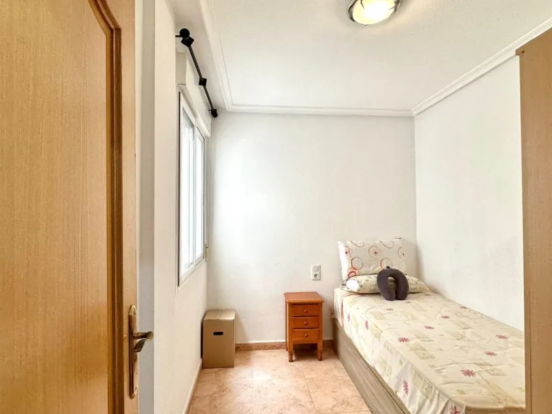 2 BEDROOM 1 BATHROOM APARTMENT WITH GARAGE IN THE CENTER OF TORREVIEJA