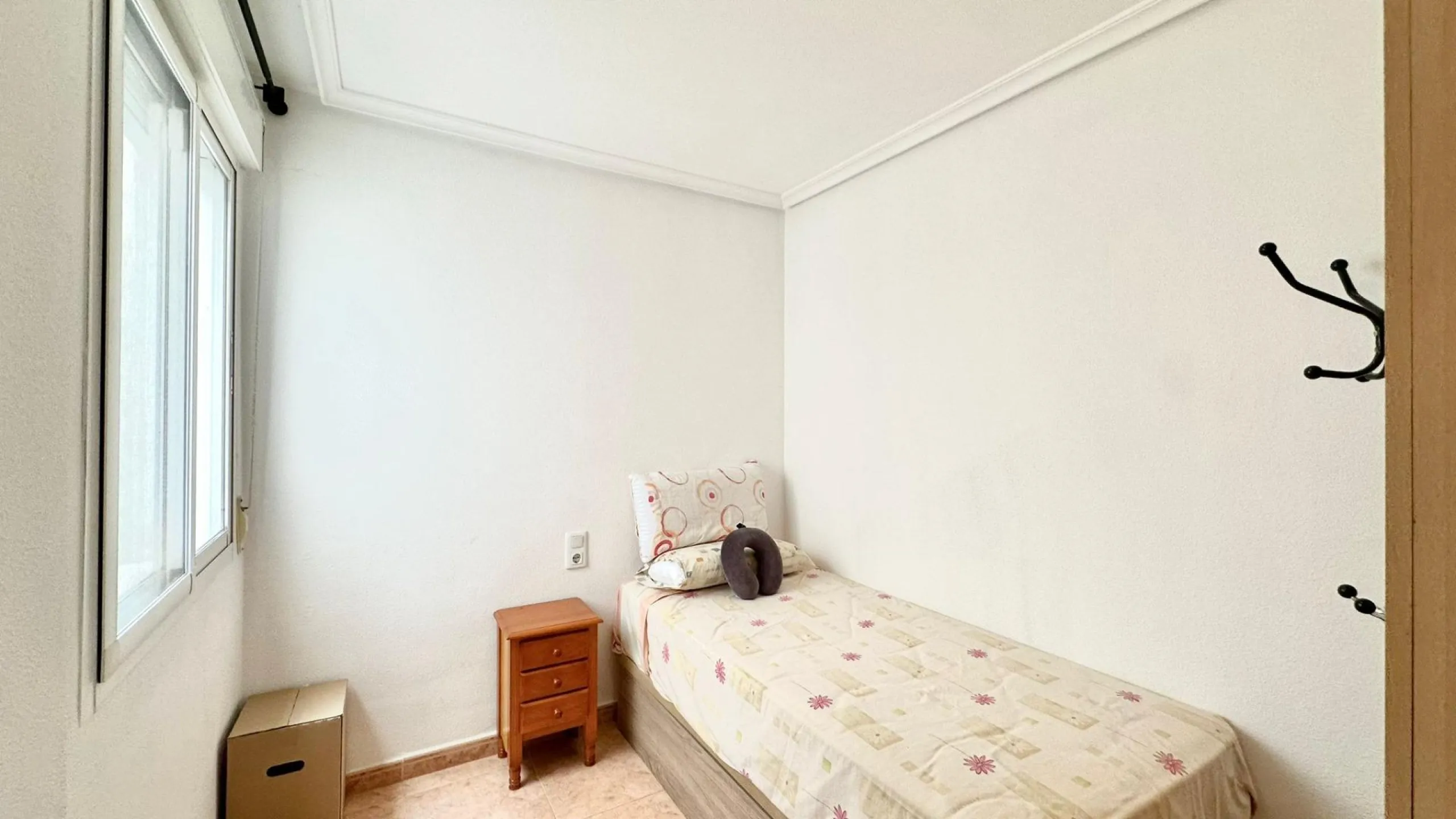2 BEDROOM 1 BATHROOM APARTMENT WITH GARAGE IN THE CENTER OF TORREVIEJA