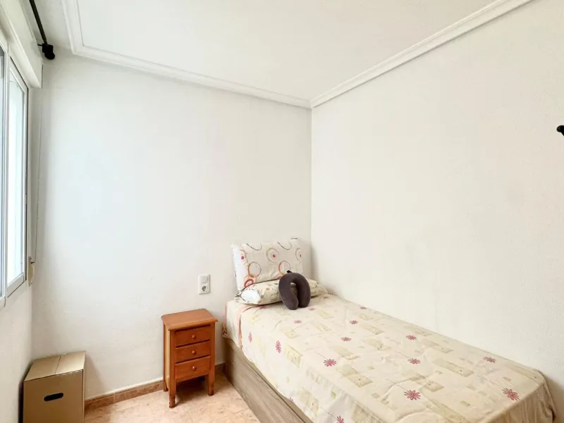 2 BEDROOM 1 BATHROOM APARTMENT WITH GARAGE IN THE CENTER OF TORREVIEJA