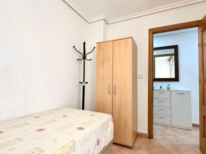 2 BEDROOM 1 BATHROOM APARTMENT WITH GARAGE IN THE CENTER OF TORREVIEJA