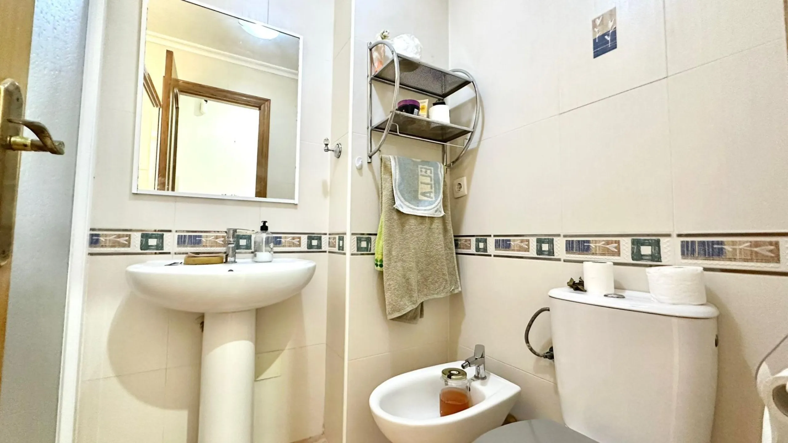 2 BEDROOM 1 BATHROOM APARTMENT WITH GARAGE IN THE CENTER OF TORREVIEJA