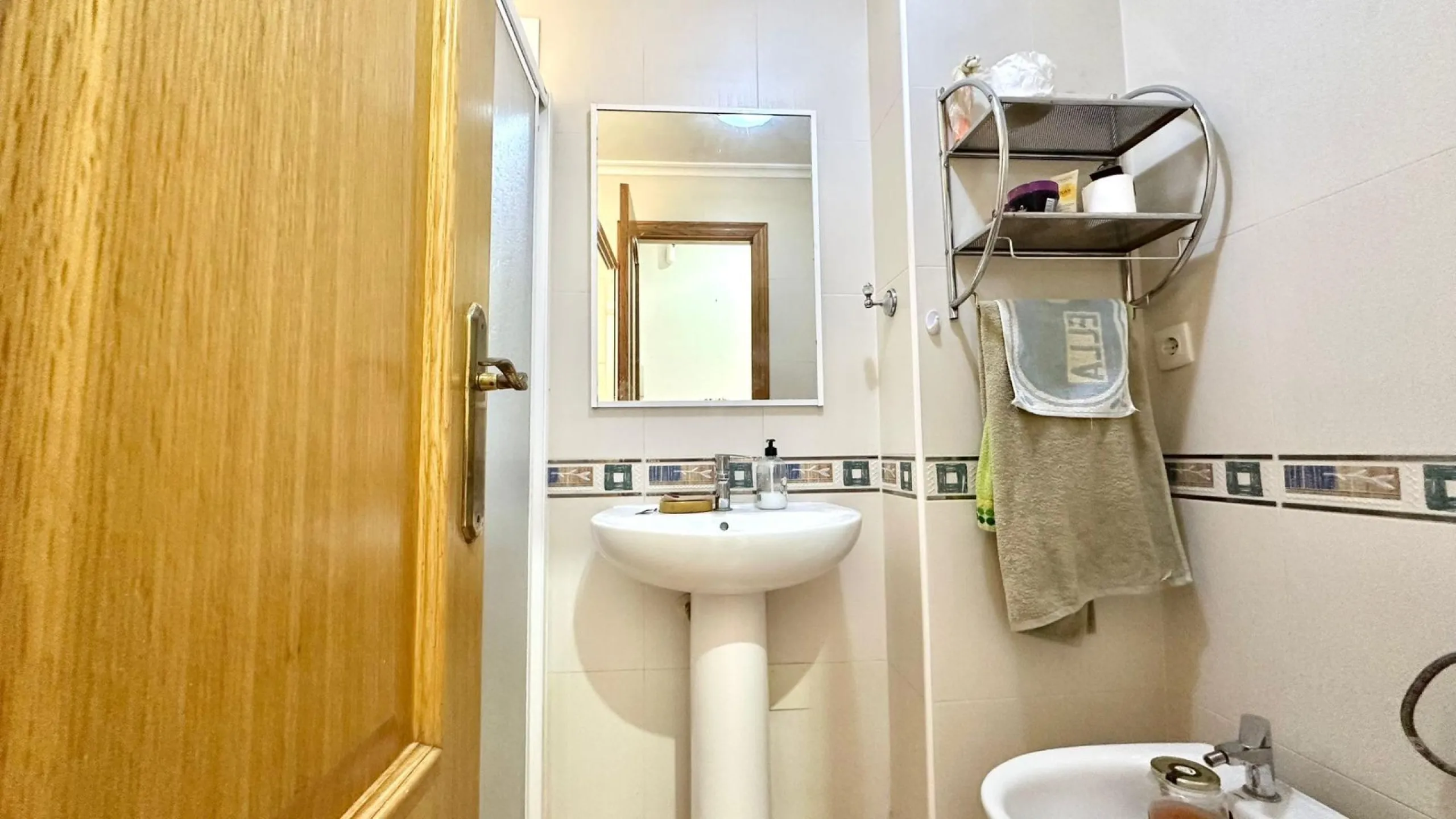 2 BEDROOM 1 BATHROOM APARTMENT WITH GARAGE IN THE CENTER OF TORREVIEJA