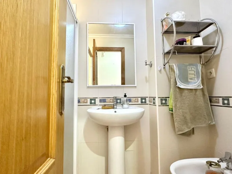 2 BEDROOM 1 BATHROOM APARTMENT WITH GARAGE IN THE CENTER OF TORREVIEJA