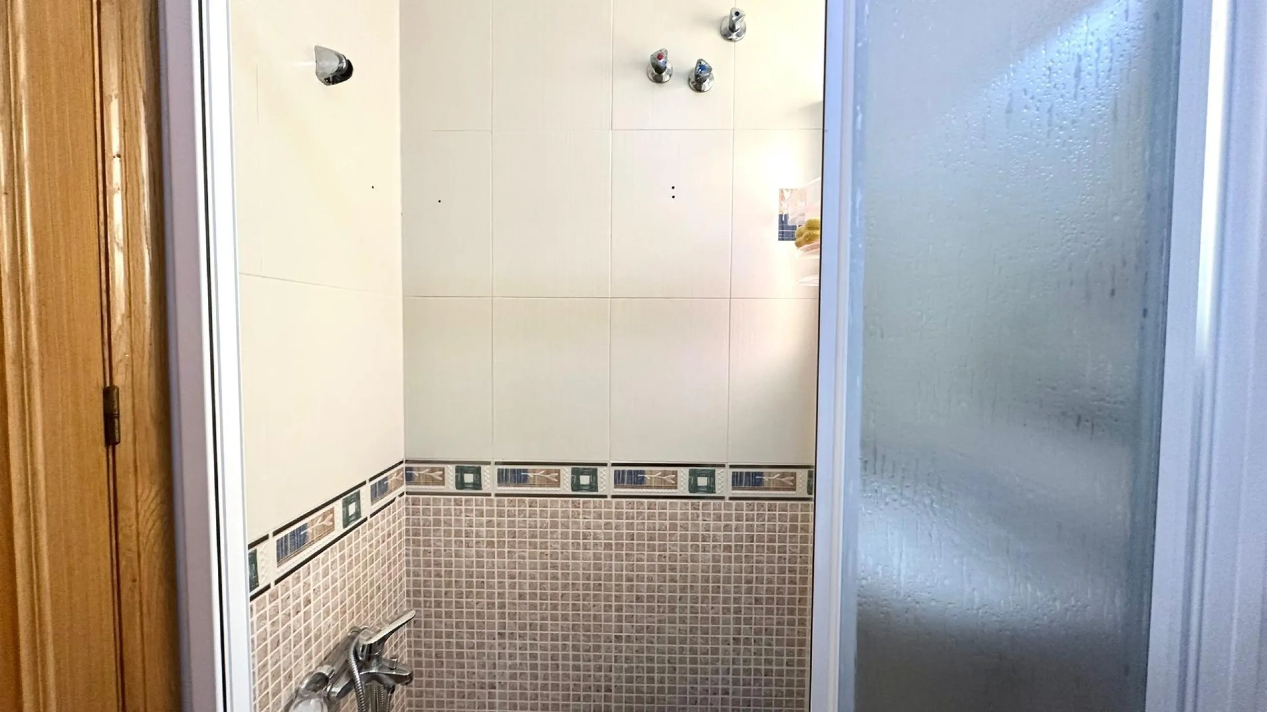 2 BEDROOM 1 BATHROOM APARTMENT WITH GARAGE IN THE CENTER OF TORREVIEJA
