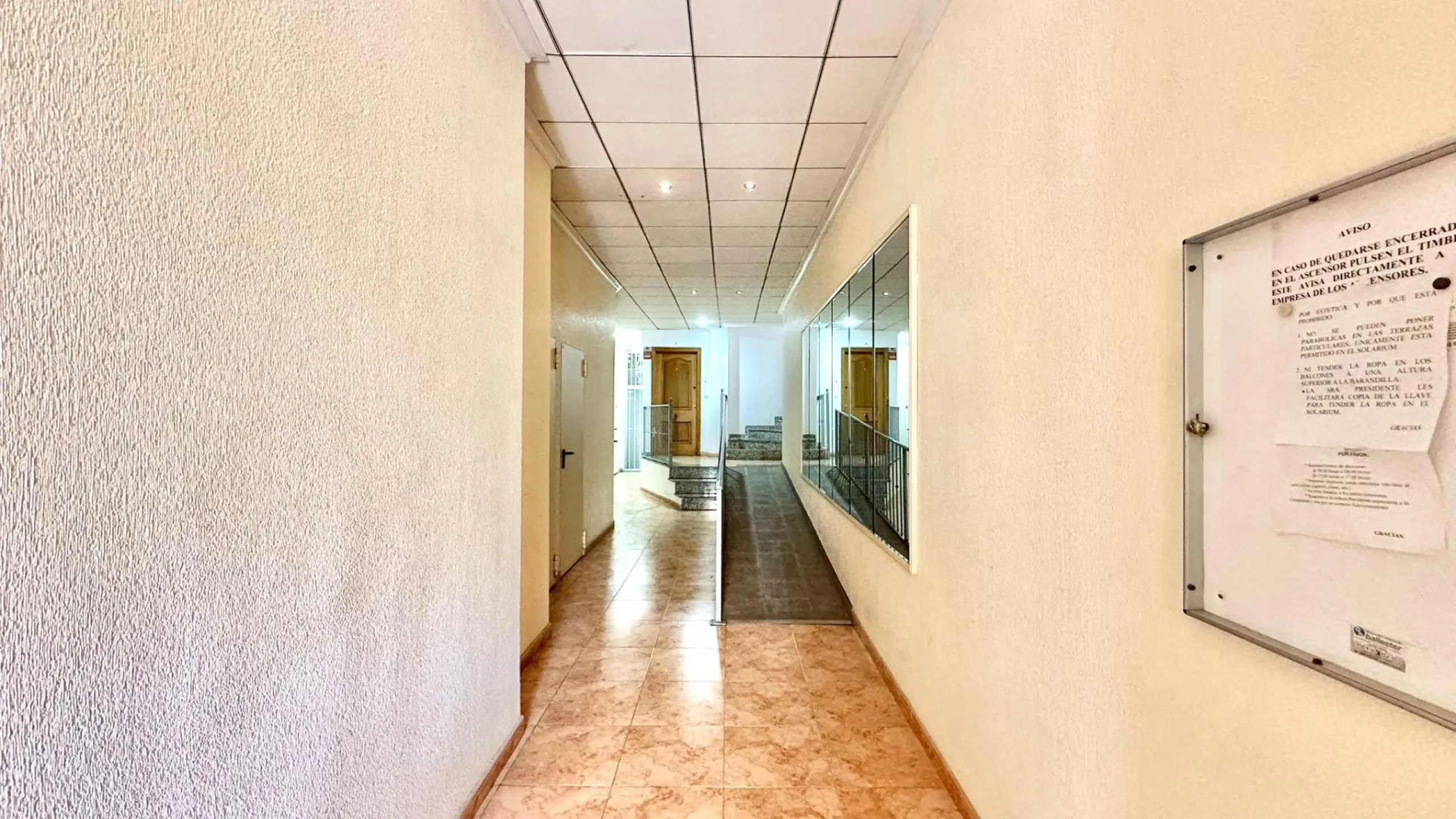 2 BEDROOM 1 BATHROOM APARTMENT WITH GARAGE IN THE CENTER OF TORREVIEJA