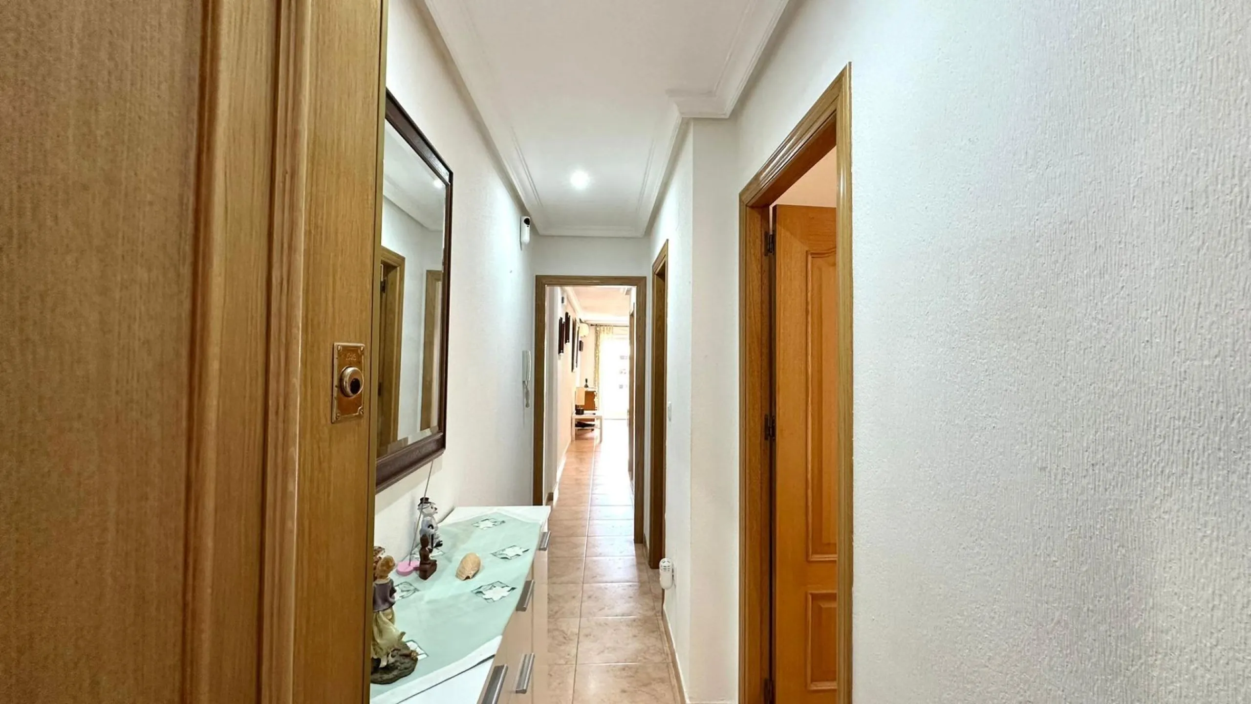 2 BEDROOM 1 BATHROOM APARTMENT WITH GARAGE IN THE CENTER OF TORREVIEJA