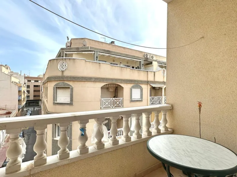2 BEDROOM 1 BATHROOM APARTMENT WITH GARAGE IN THE CENTER OF TORREVIEJA