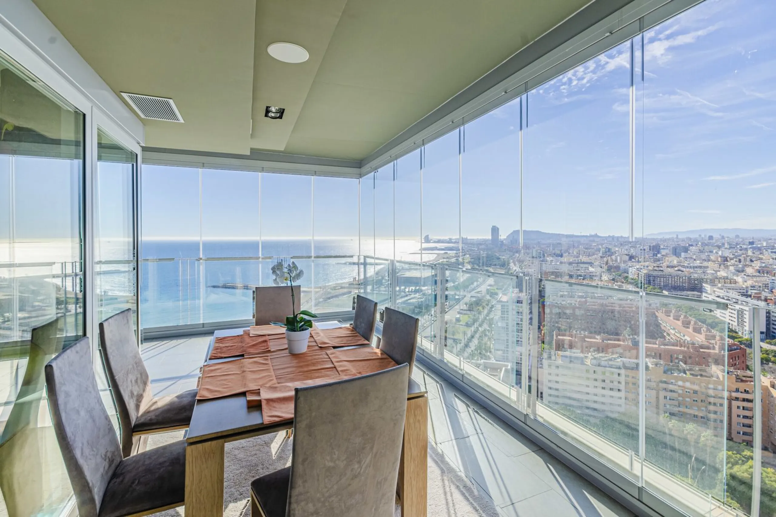 High-Rise Apartment with Terrace and Panoramic Views in Diagonal Mar, Barcelona