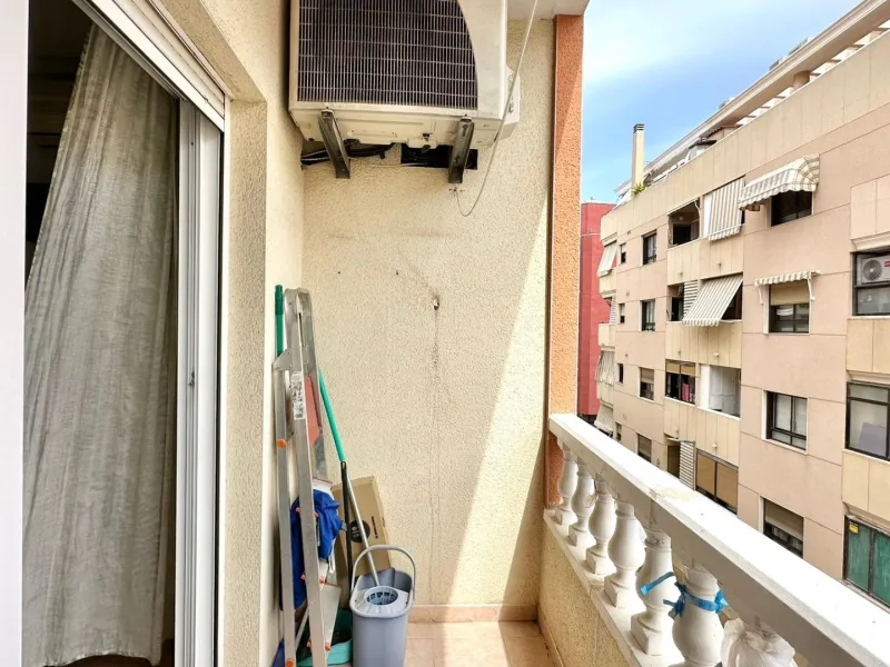 2 BEDROOM 1 BATHROOM APARTMENT WITH GARAGE IN THE CENTER OF TORREVIEJA